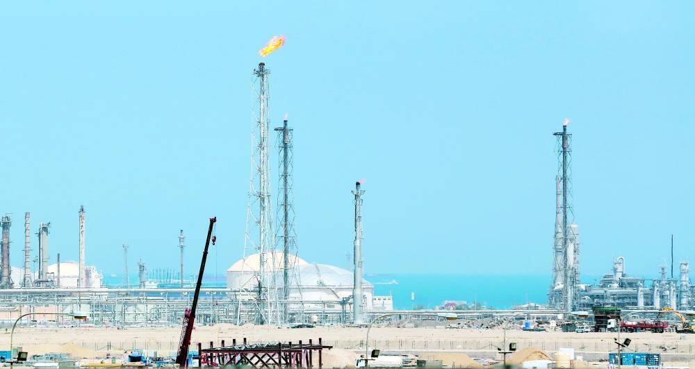 Кувейт повышает официальную цену продажи сырой нефти в Азию в июне