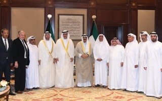 Эмир Кувейта встречается с командой воздушных шаров ОАЭ