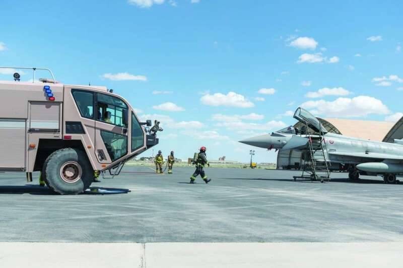 科威特三名军事人员因弹片坠落而受伤