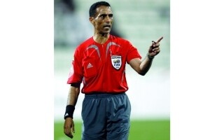 Former Referee Mohamed Omar Honored at Gulf Cup