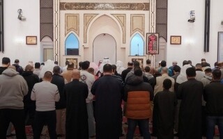 科威特恢复清真寺集体礼拜