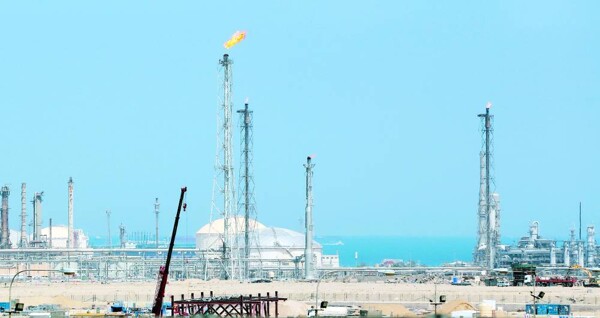 Кувейт повышает официальную цену продажи сырой нефти в Азию в июне