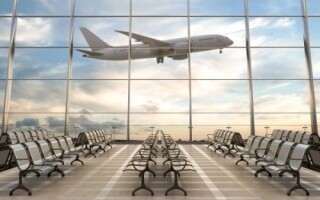 Кувейтский мужчина бросает жену в туалете аэропорта в Саудовской Аравии