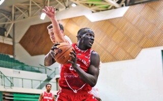 Al Ahli Basketball Team Stages Thrilling Comeback Against Kazma